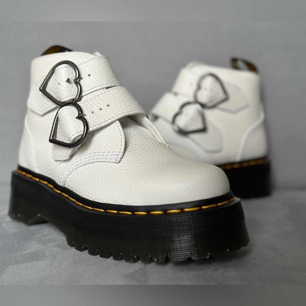 Dr Martens Devon Heart strapped boots - Picture 4 of 9